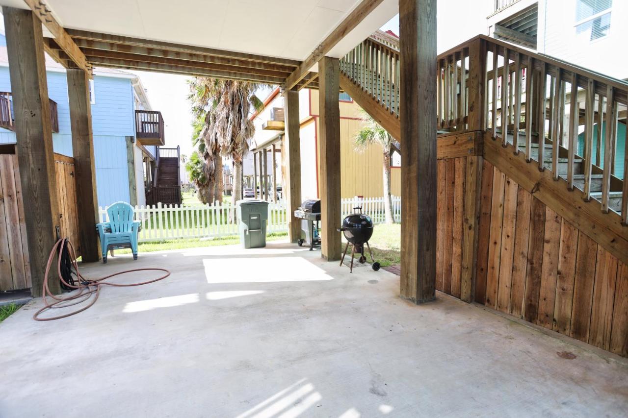 Yellow Beach Haven, Decks, Views, Mere Steps To Sand Galveston Bagian luar foto