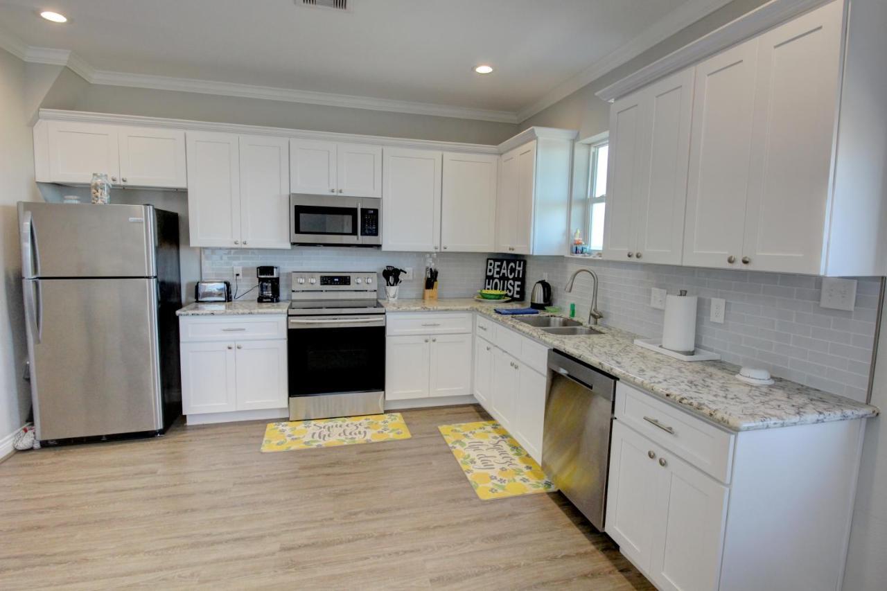 Yellow Beach Haven, Decks, Views, Mere Steps To Sand Galveston Bagian luar foto