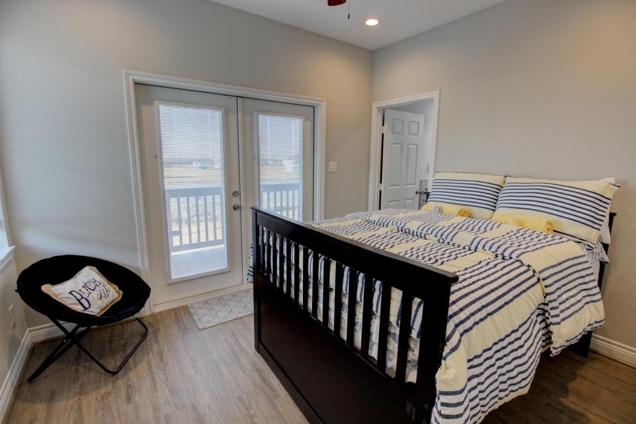 Yellow Beach Haven, Decks, Views, Mere Steps To Sand Galveston Bagian luar foto