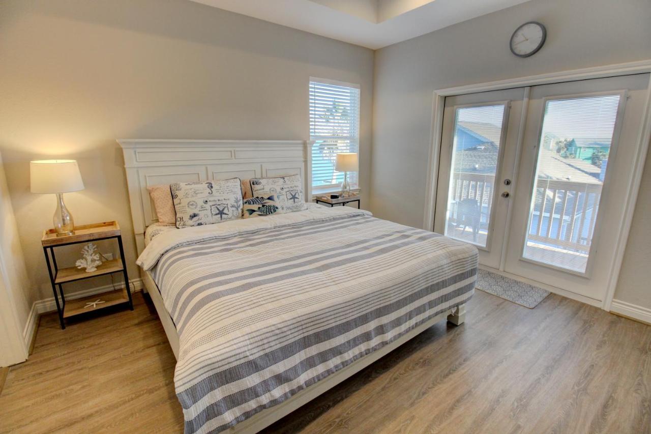 Yellow Beach Haven, Decks, Views, Mere Steps To Sand Galveston Bagian luar foto